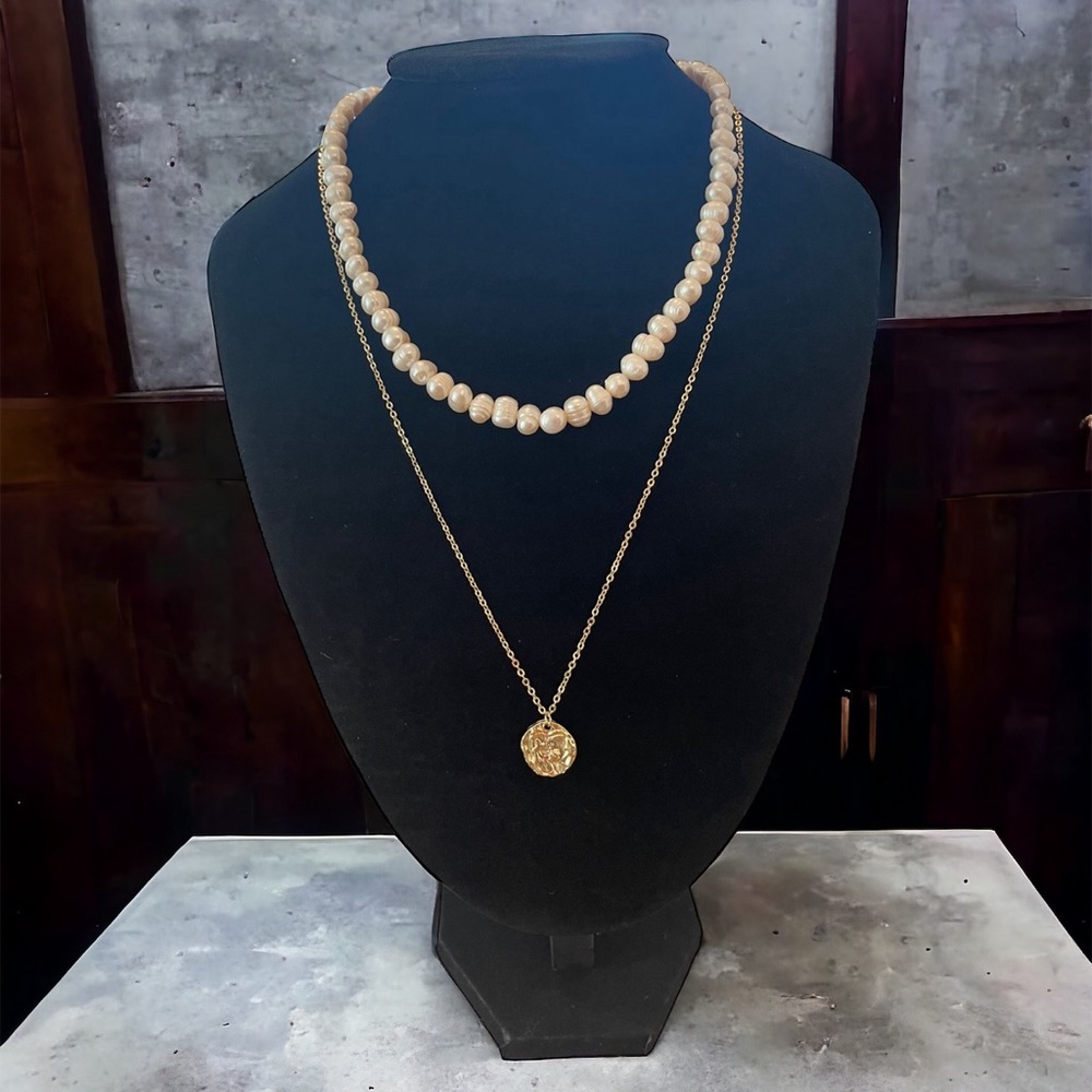 Philos New York Textured Gold Necklace with Freshwater Pearl Necklace